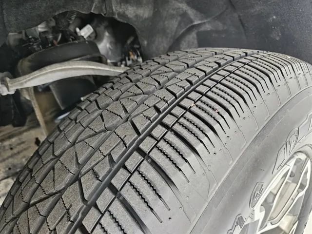 Used 2024 GMC Sierra 1500 SLT AWD/4WD image 46