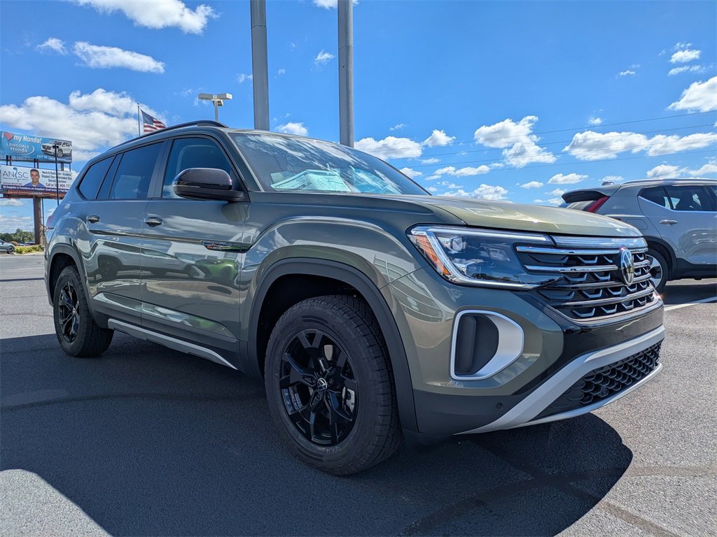 New 2026 Volkswagen Atlas Peak Edition image 3