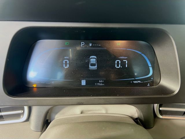 Used 2025 Hyundai Elantra Sport image 15