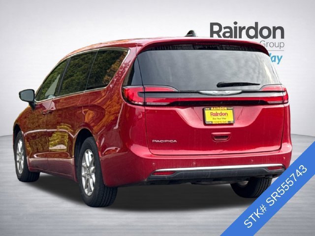 Used 2025 Chrysler Pacifica Select FWD image 4