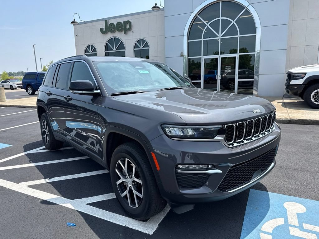 Used 2024 Jeep Grand Cherokee Limited w/ Trailer Tow Package AWD/4WD image 2