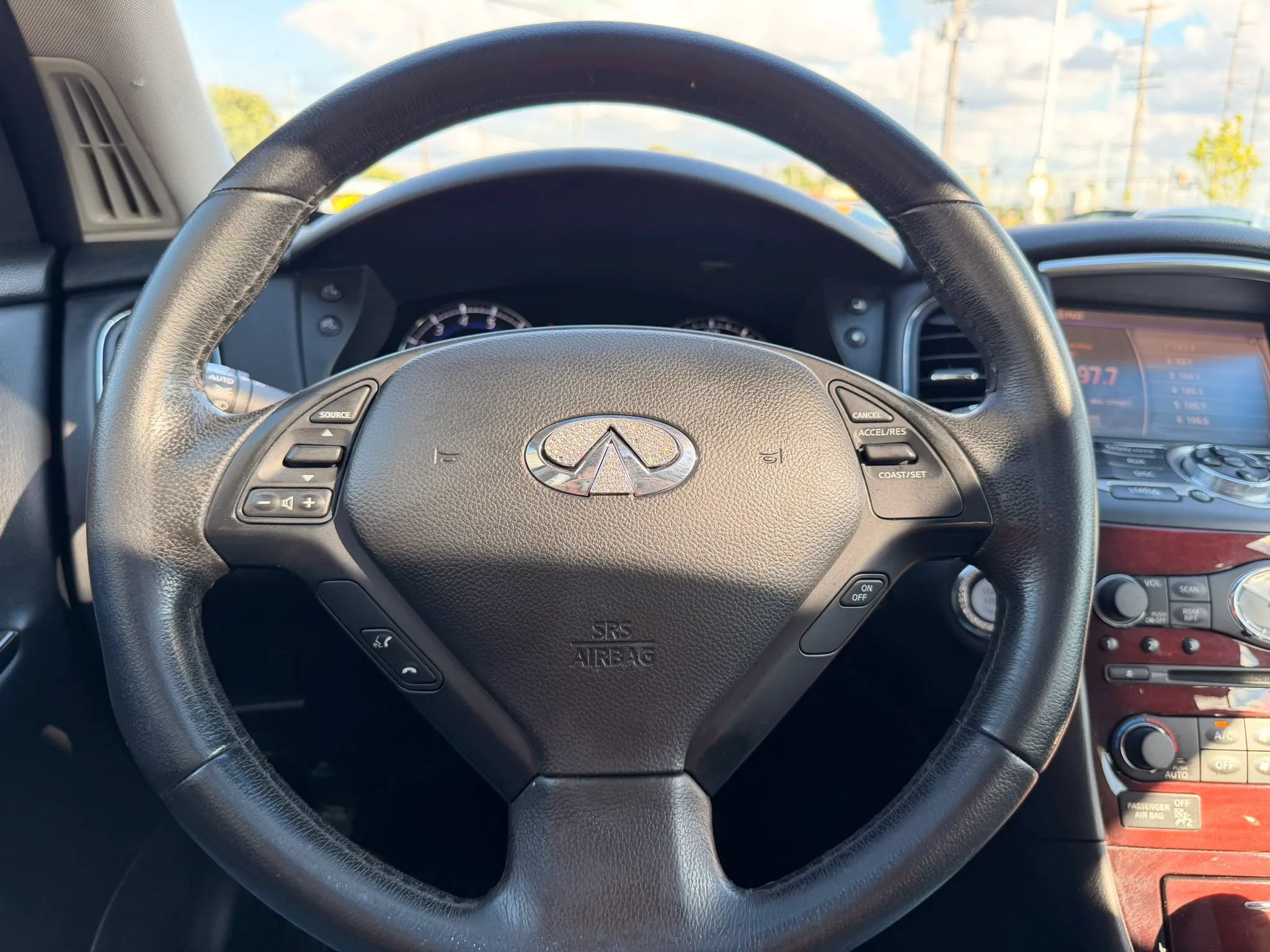 Used 2016 INFINITI QX50 AWD w/ Premium Package image 32