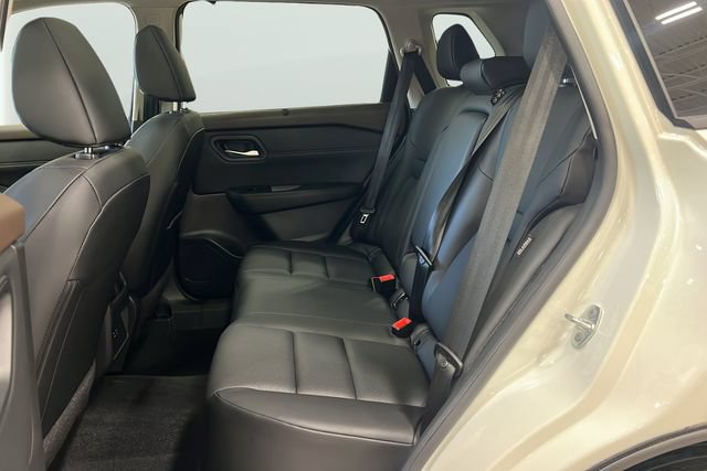 Used 2023 Nissan Rogue SV w/ SV Premium B Package AWD/4WD image 13