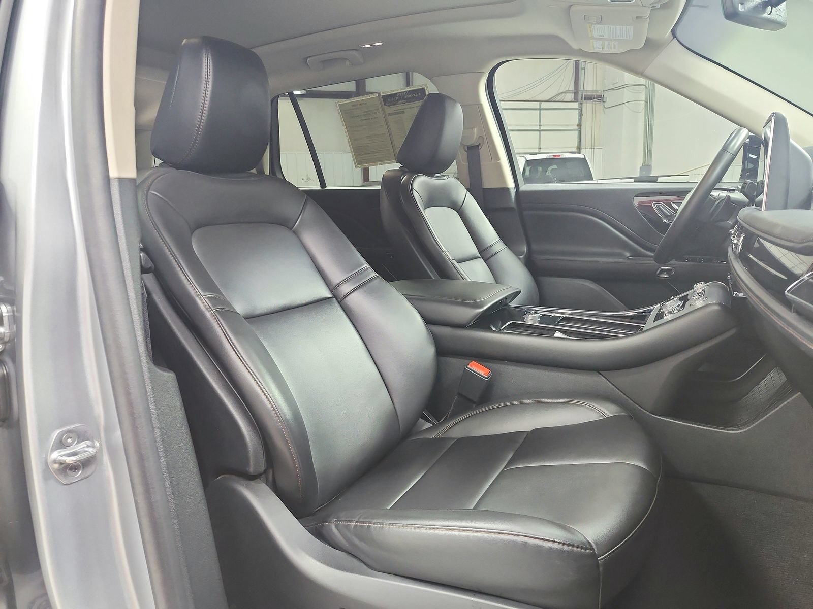 Used 2023 Lincoln Aviator AWD w/ Premium Package image 42
