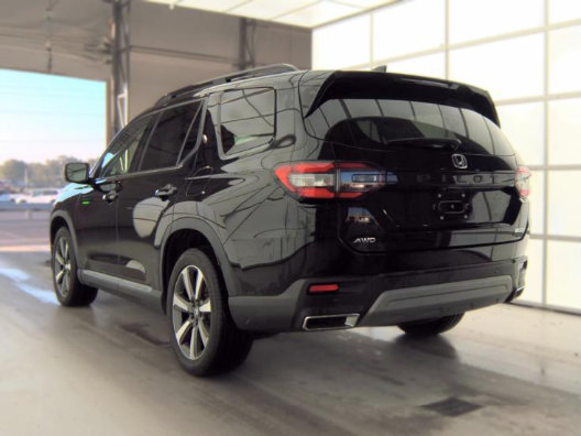Used 2023 Honda Pilot Touring image 7