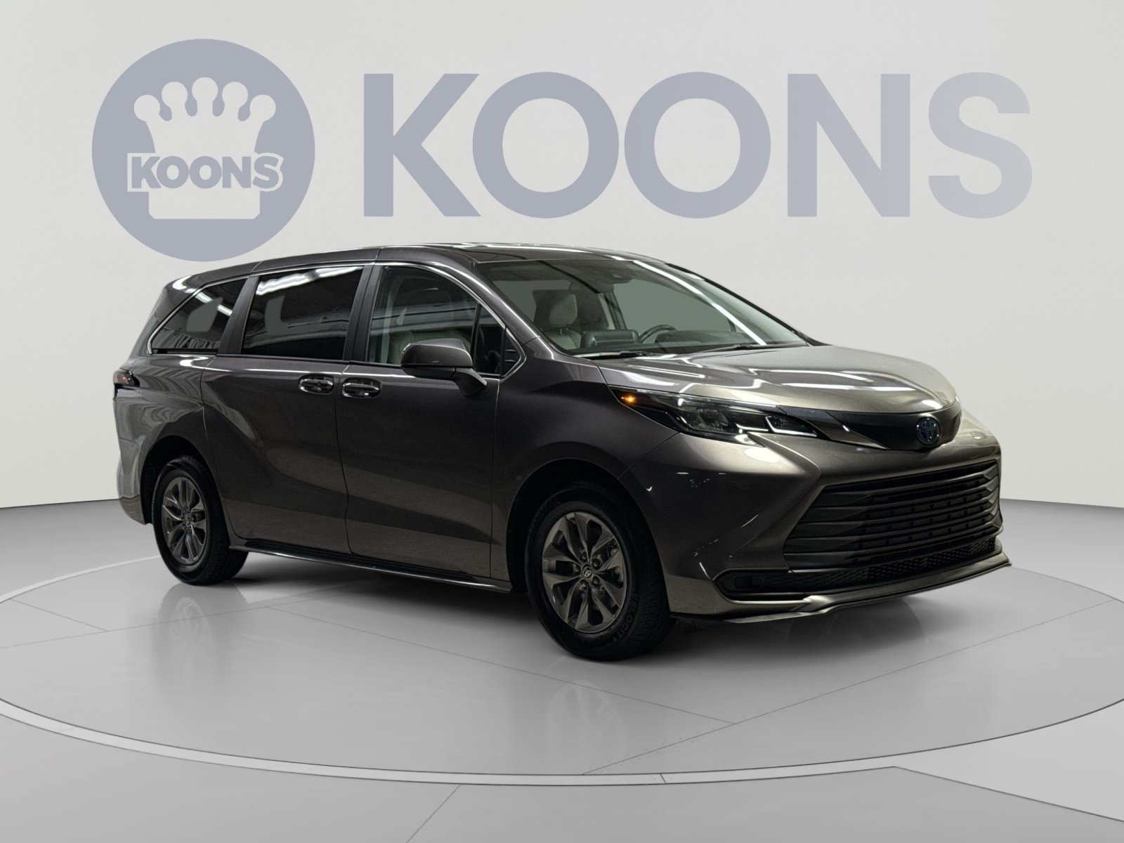 Used 2024 Toyota Sienna LE FWD image 22