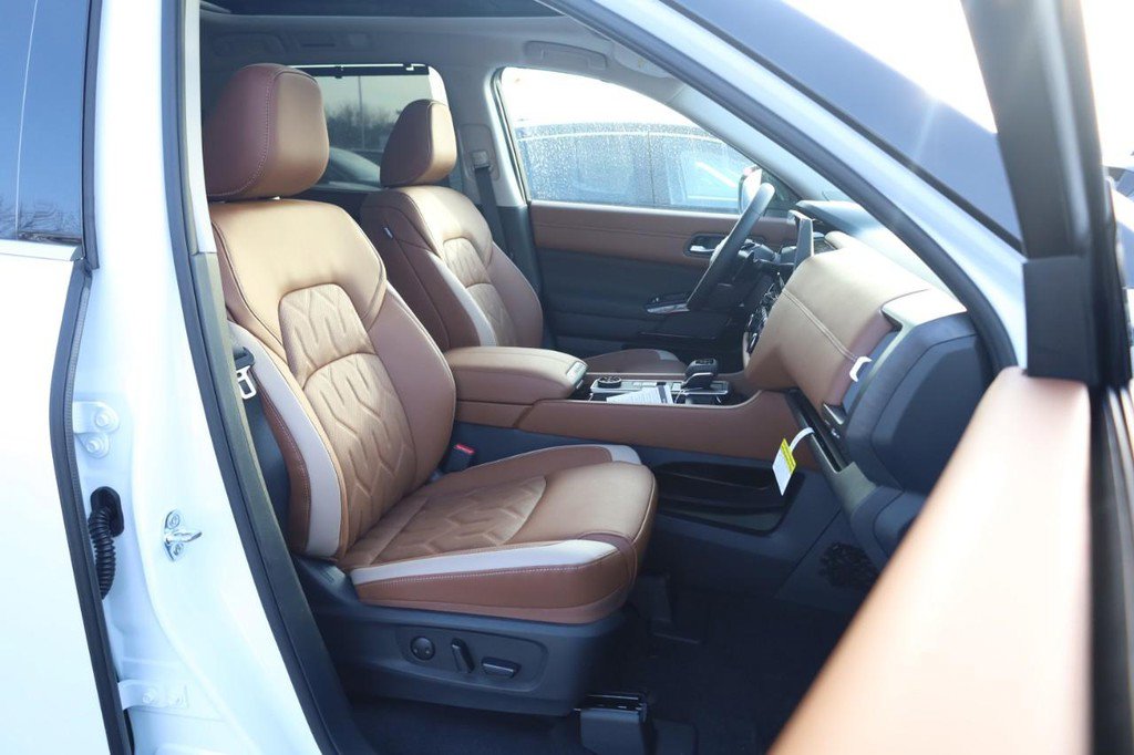 New 2026 Nissan Pathfinder Platinum image 31