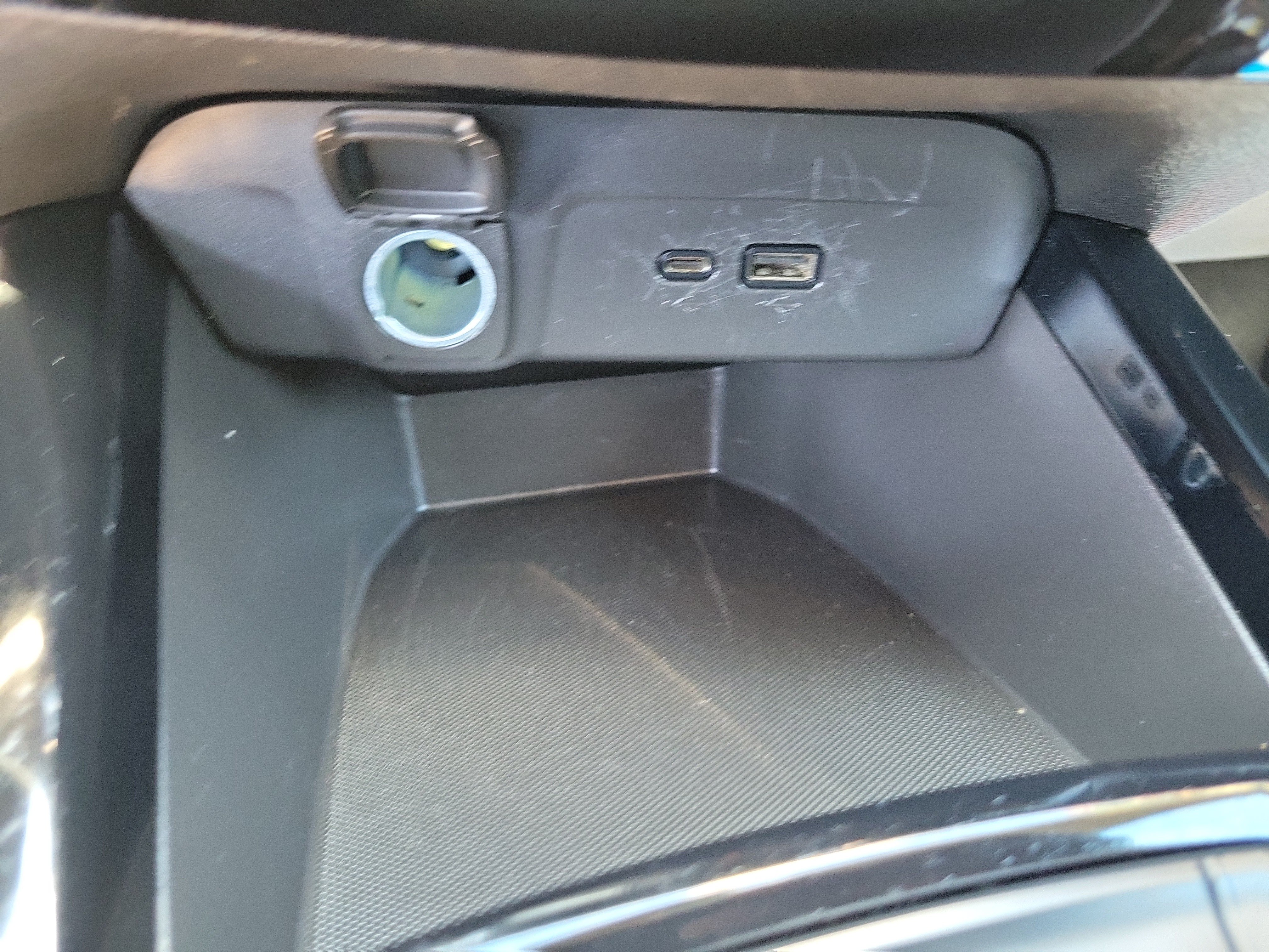 Used 2025 Chevrolet Trax LT FWD image 29