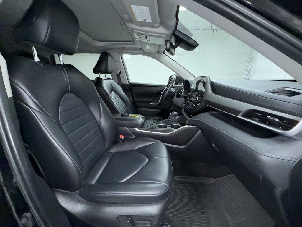 Certified 2024 Toyota Highlander XLE AWD/4WD image 4