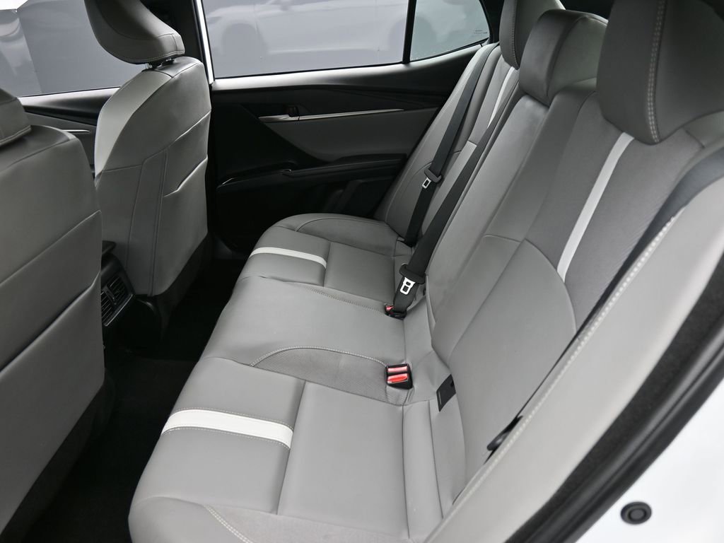 Used 2025 Toyota Camry SE w/ Convenience Package FWD image 13