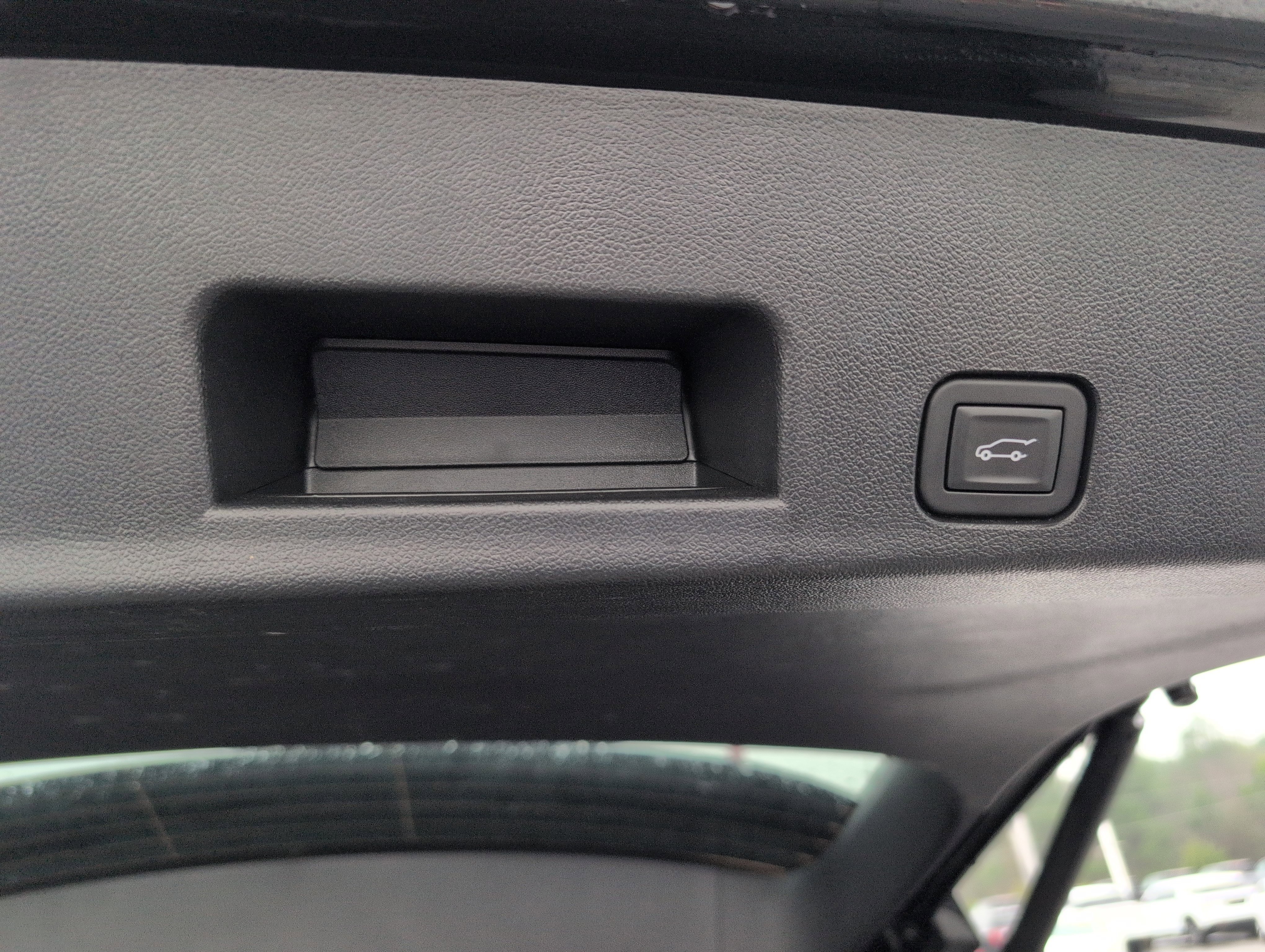 Used 2025 GMC Acadia Elevation image 8