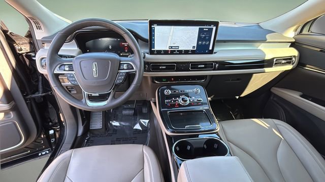 Used 2023 Lincoln Nautilus Standard w/ Premium Package image 16