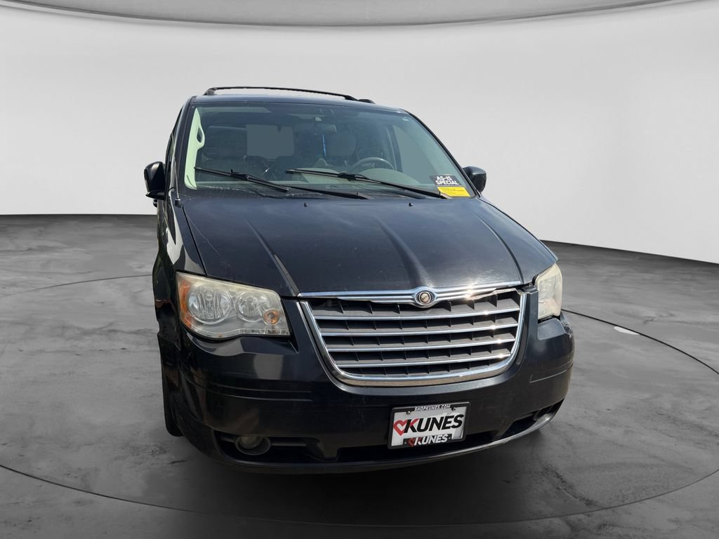 Used 2008 Chrysler Town & Country Touring FWD image 3