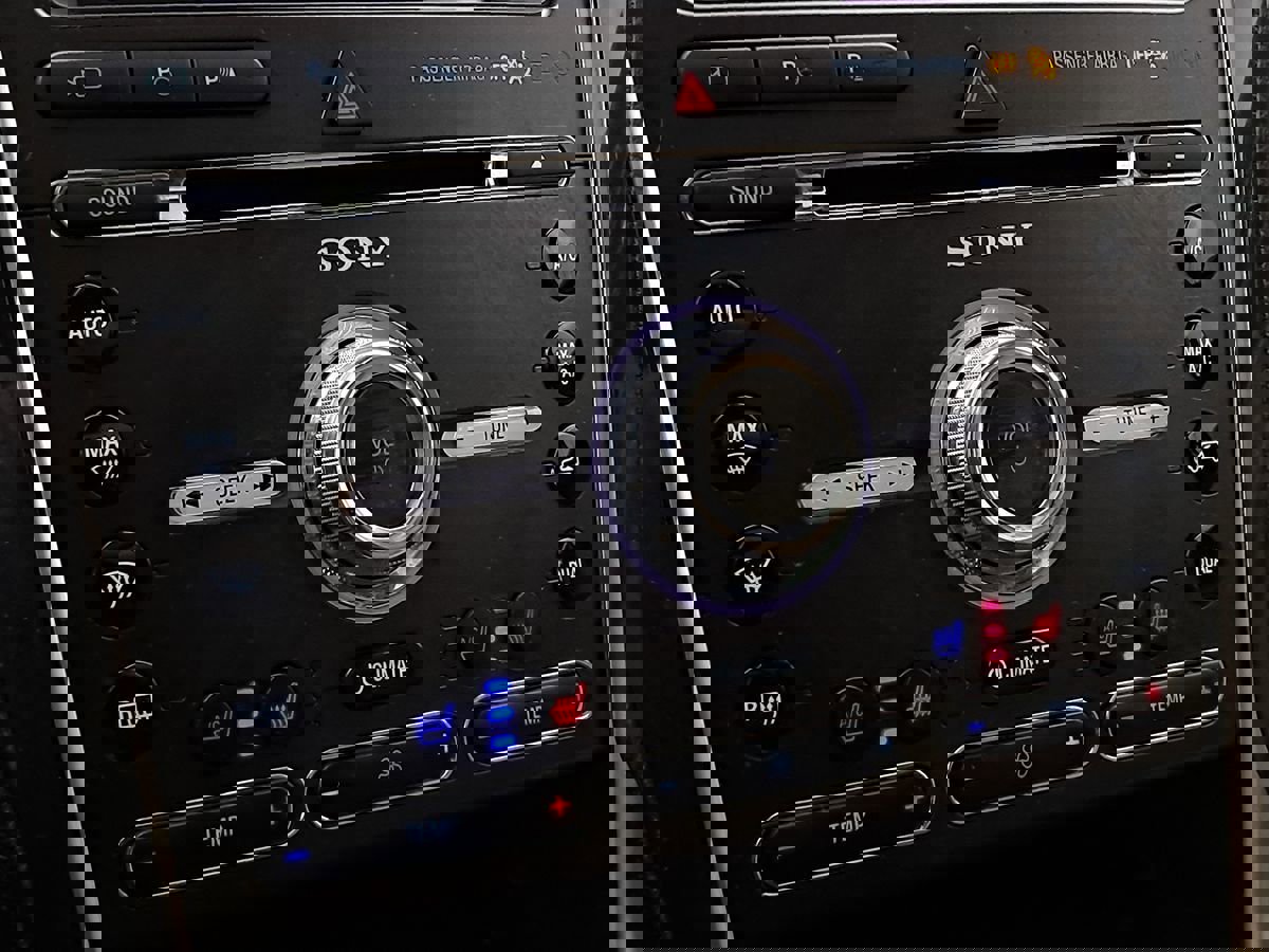 Used 2017 Ford Explorer Limited w/ Equipment Group 301A FWD image 22