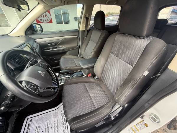 Used 2017 Mitsubishi Outlander ES image 11