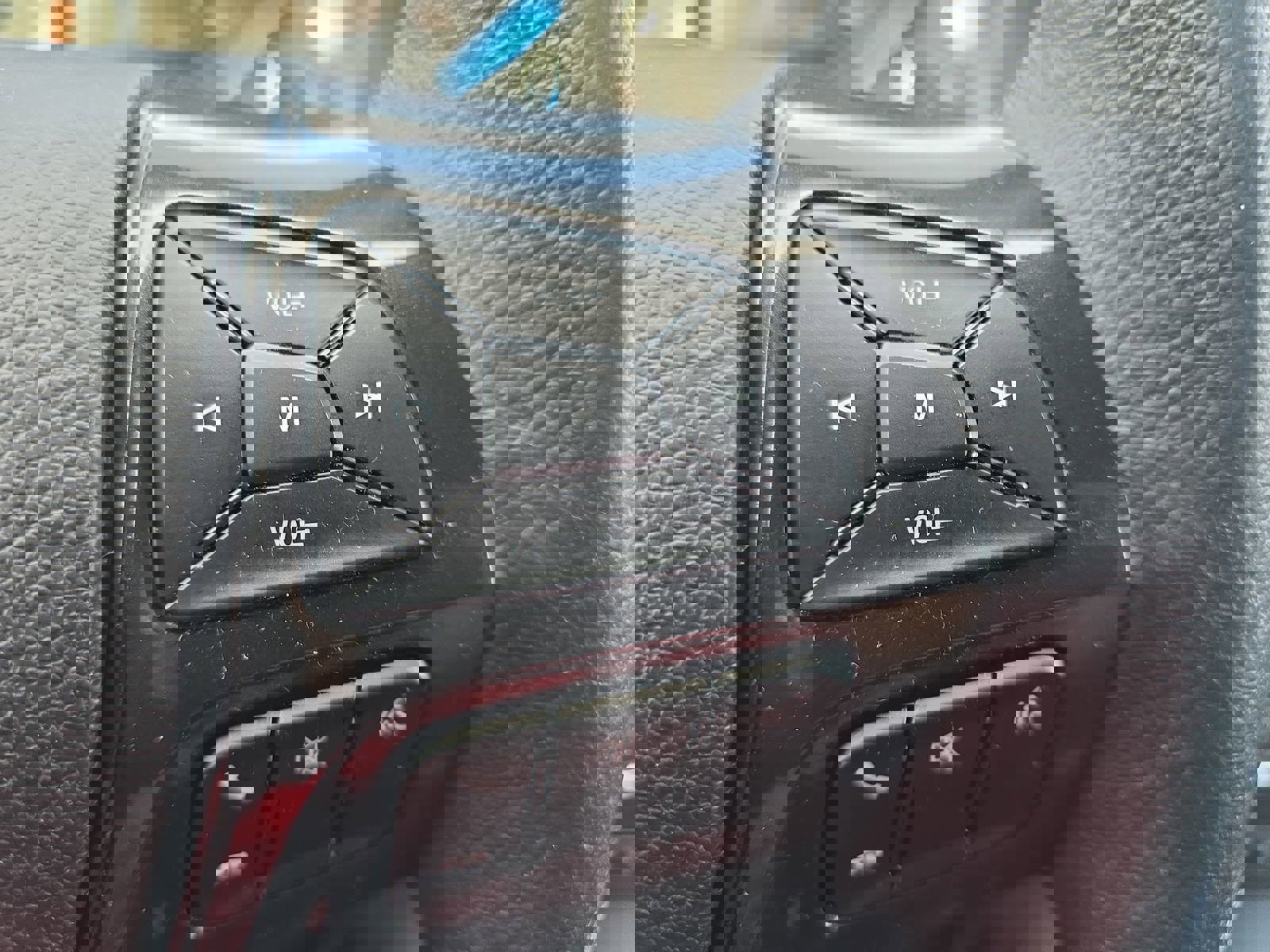 Used 2018 Ford Explorer XLT image 18