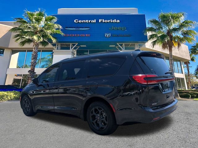 Used 2021 Chrysler Pacifica Touring-L w/ Uconnect Theater Family Group FWD image 7