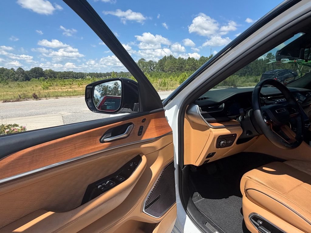 Used 2022 Jeep Grand Cherokee Summit AWD/4WD image 33