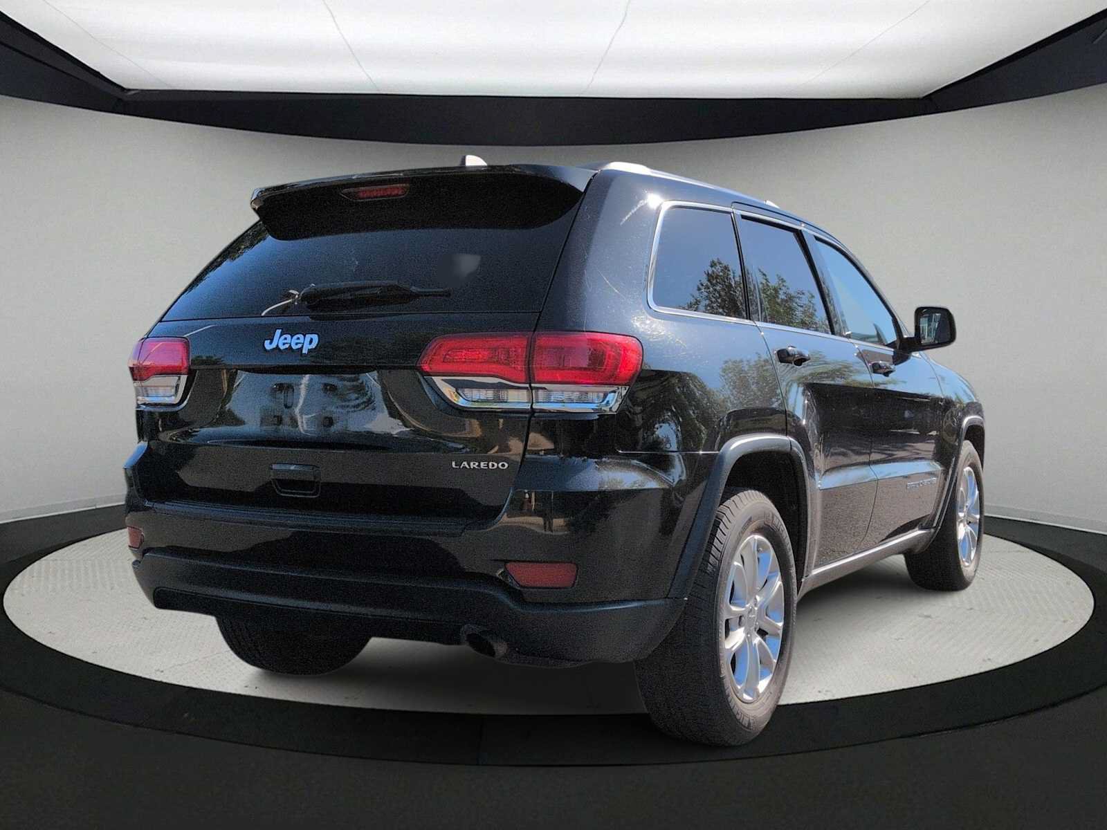 Used 2014 Jeep Grand Cherokee Laredo w/ 18" Wheel & 8.4" Radio Group RWD image 8
