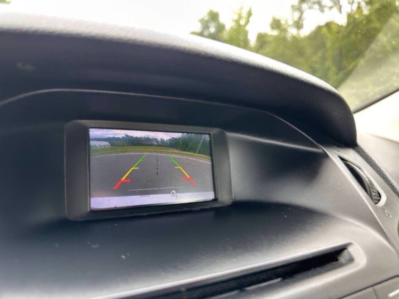 Used 2017 Ford Focus SE w/ Cold Weather Package image 16