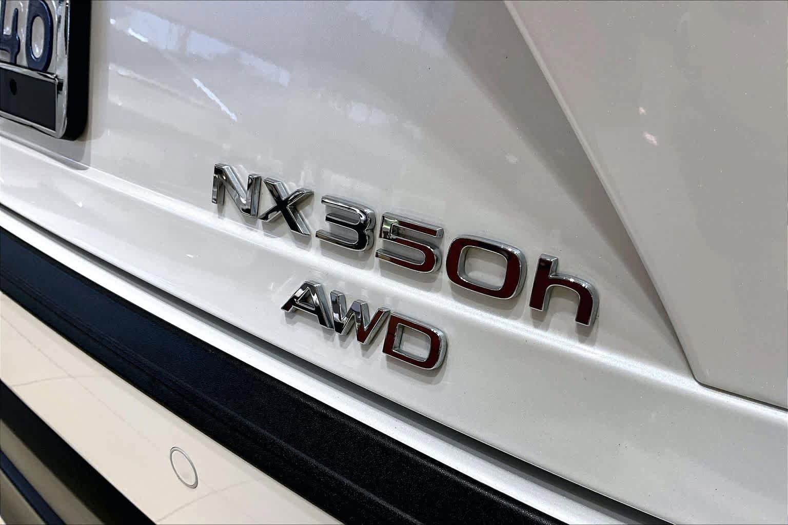 Used 2025 Lexus NX 350h AWD w/ Premium Package image 9