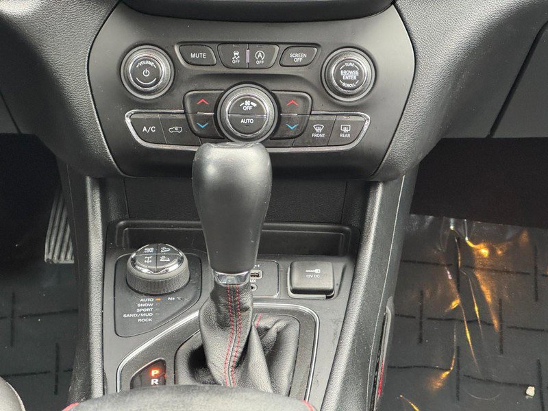 Used 2022 Jeep Cherokee Trailhawk w/ Comfort/Convenience Group image 14