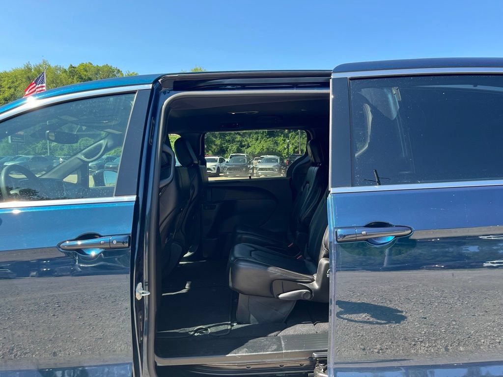 Used 2025 Chrysler Pacifica Select FWD image 30