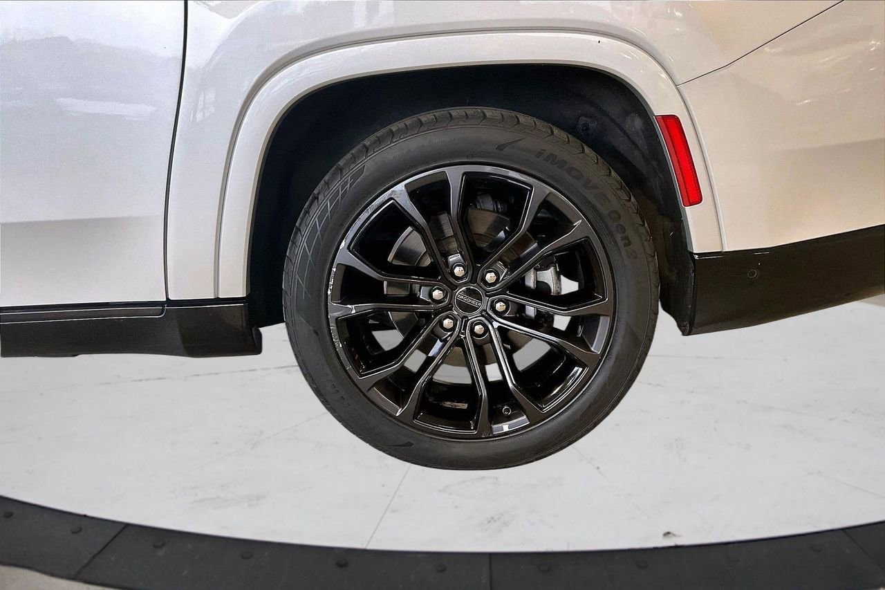 Certified 2024 Jeep Grand Wagoneer L Series II w/ Quick Order Packagew 28T image 38