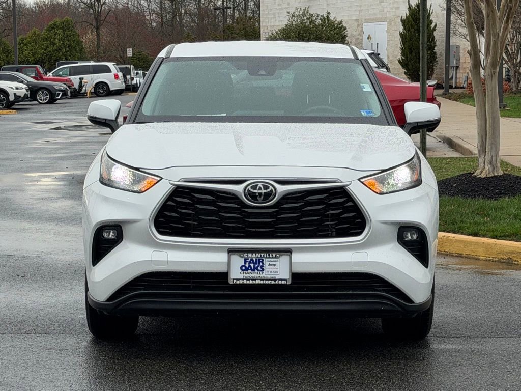 Used 2024 Toyota Highlander LE image 4