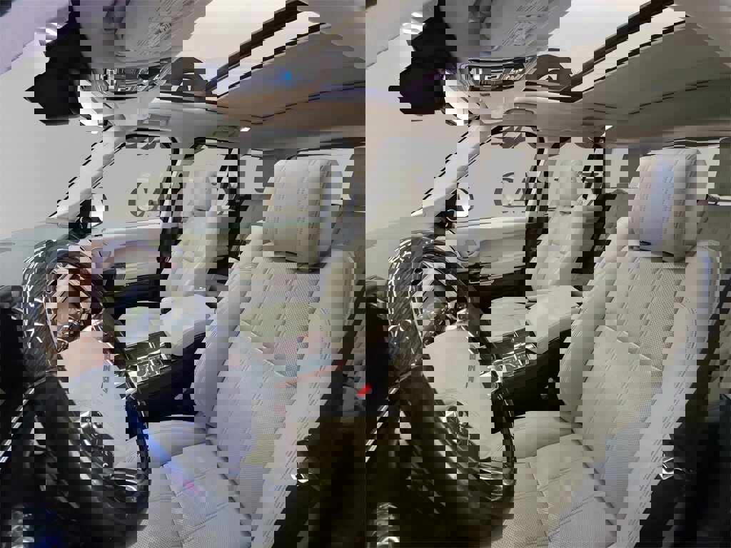 Used 2017 Land Rover Range Rover HSE image 10