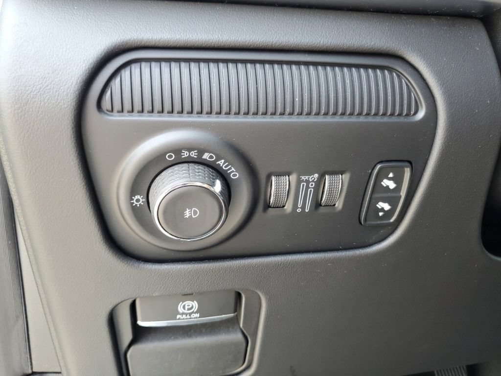 Used 2024 Jeep Grand Wagoneer L Series III AWD/4WD image 13