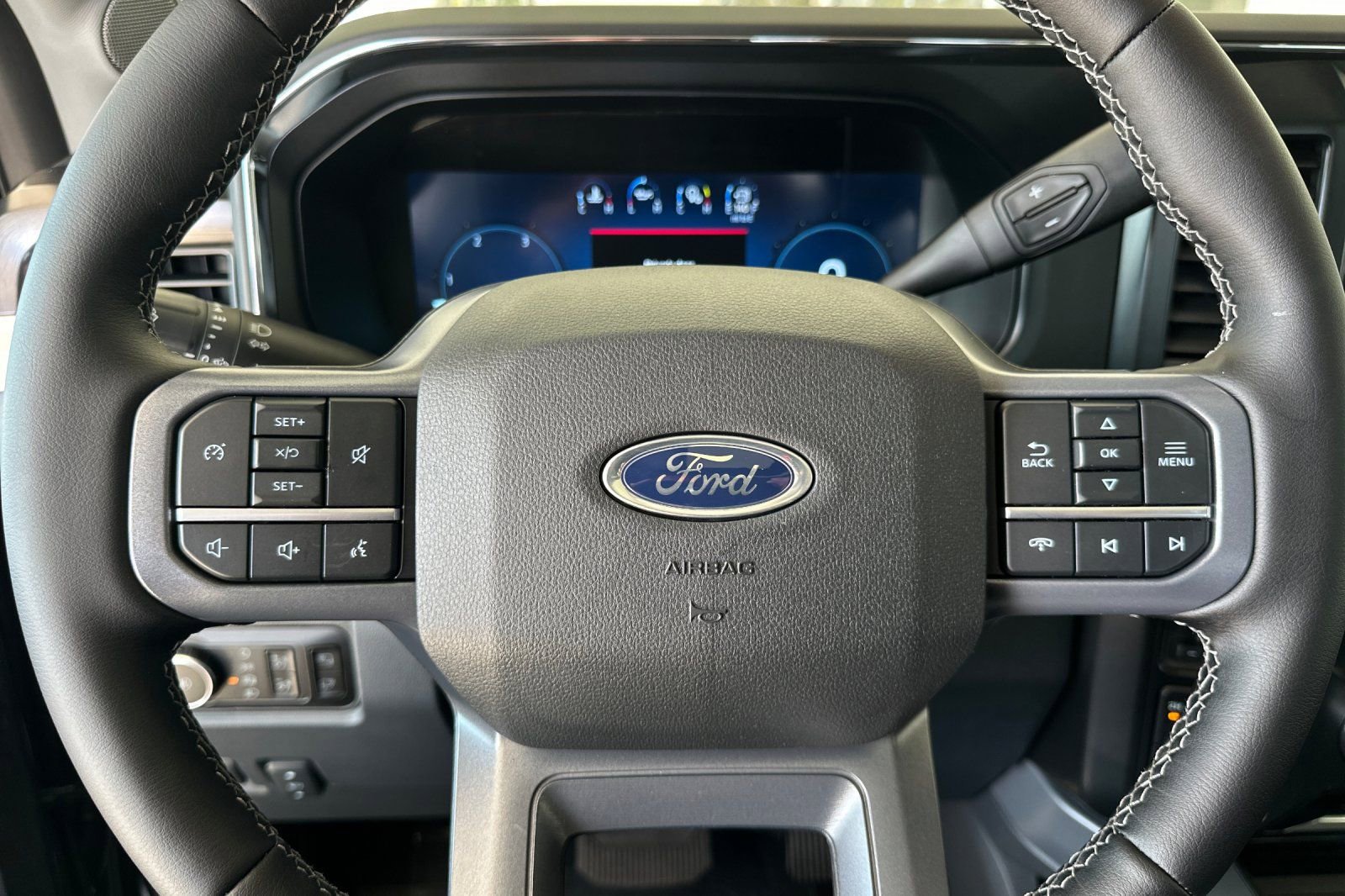 New 2026 Ford F250 Lariat w/ Black Appearance Package image 28