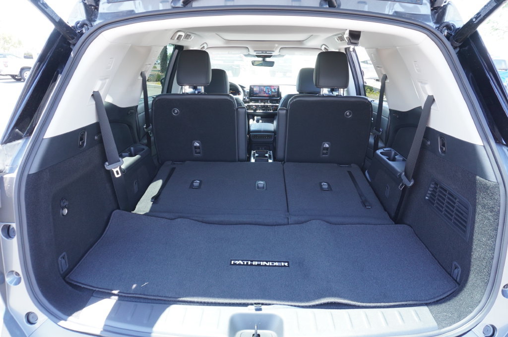 New 2026 Nissan Pathfinder SL w/ SL Premium Package AWD/4WD image 8