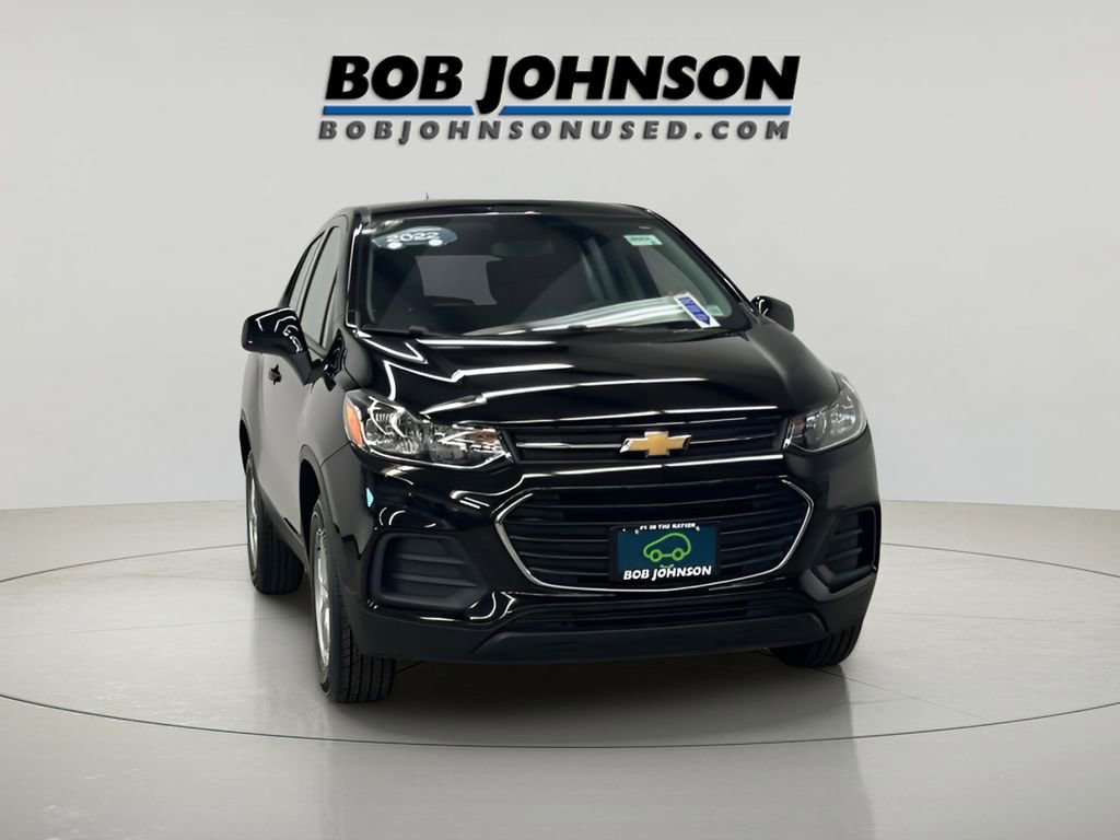 Certified 2022 Chevrolet Trax LS w/ Tint and Cruise Package image 3