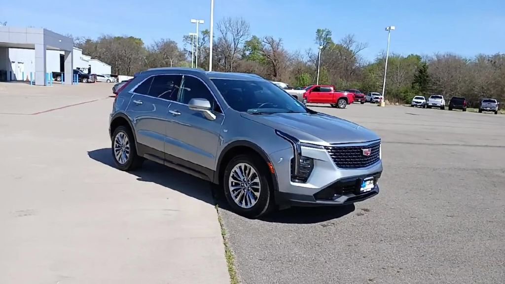 Used 2024 Cadillac XT4 Premium Luxury image 2