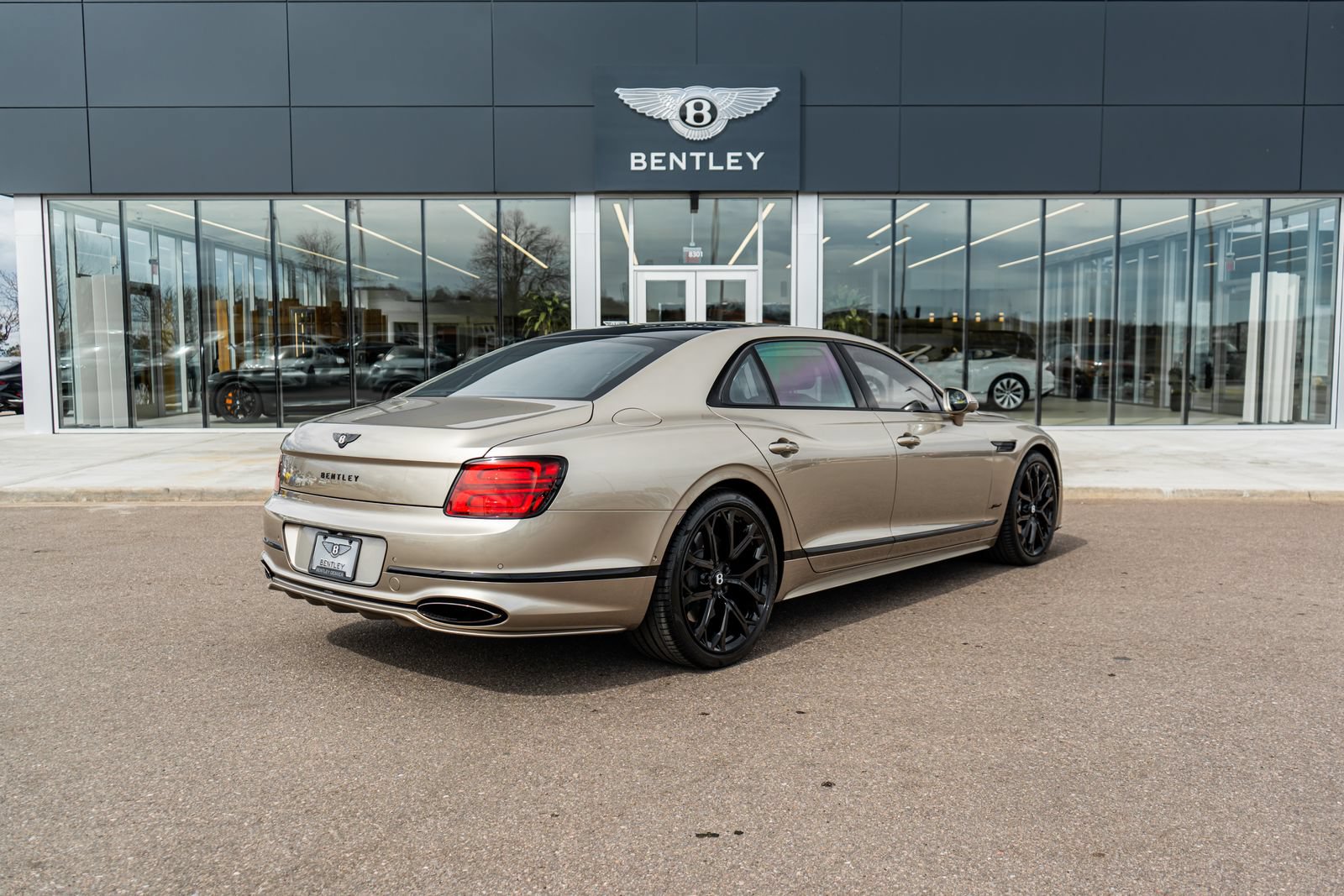 Certified 2025 Bentley Flying Spur Plug-In Hybrid AWD/4WD image 3