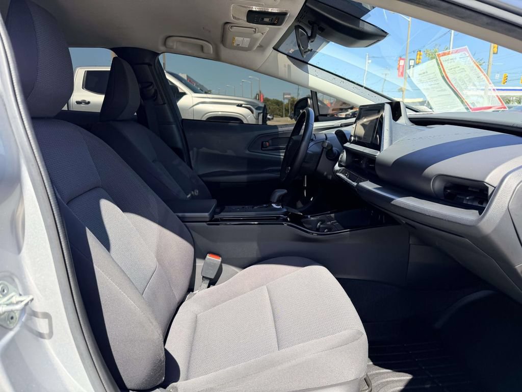 Certified 2023 Toyota Prius LE FWD image 13