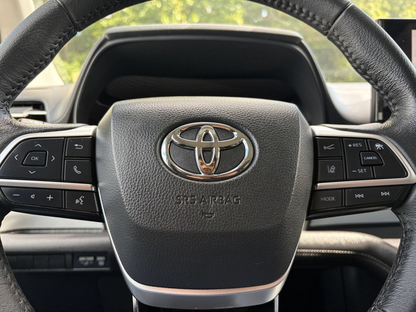 Used 2025 Toyota Sienna XLE FWD image 28