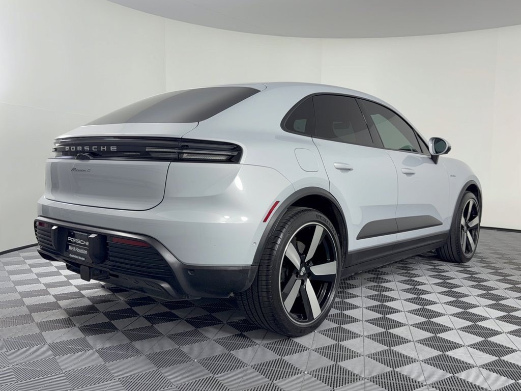 Certified 2024 Porsche Macan 4 Electric AWD/4WD image 9