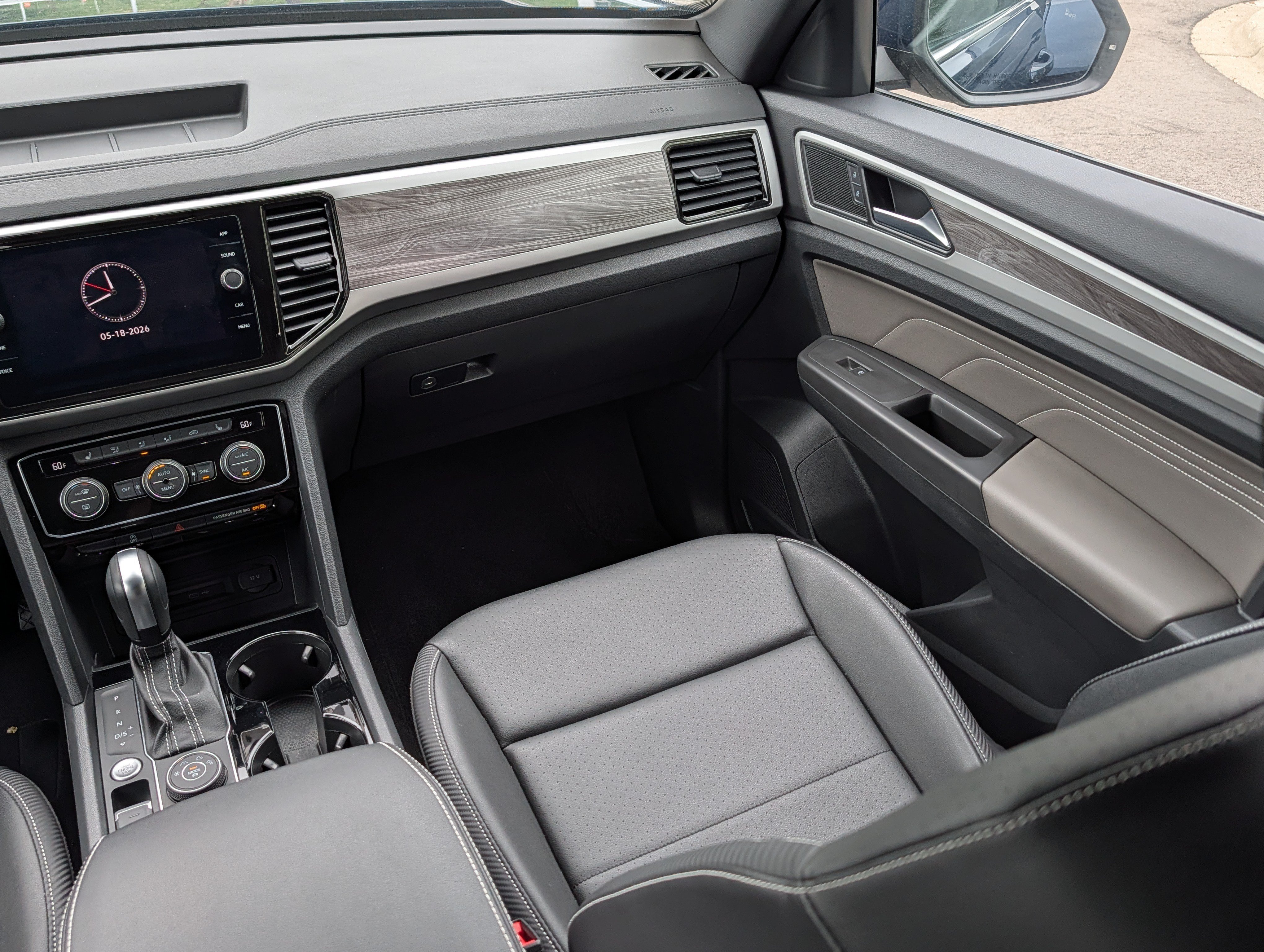Certified 2023 Volkswagen Atlas Cross Sport SE w/ Panoramic Sunroof Package AWD/4WD image 11