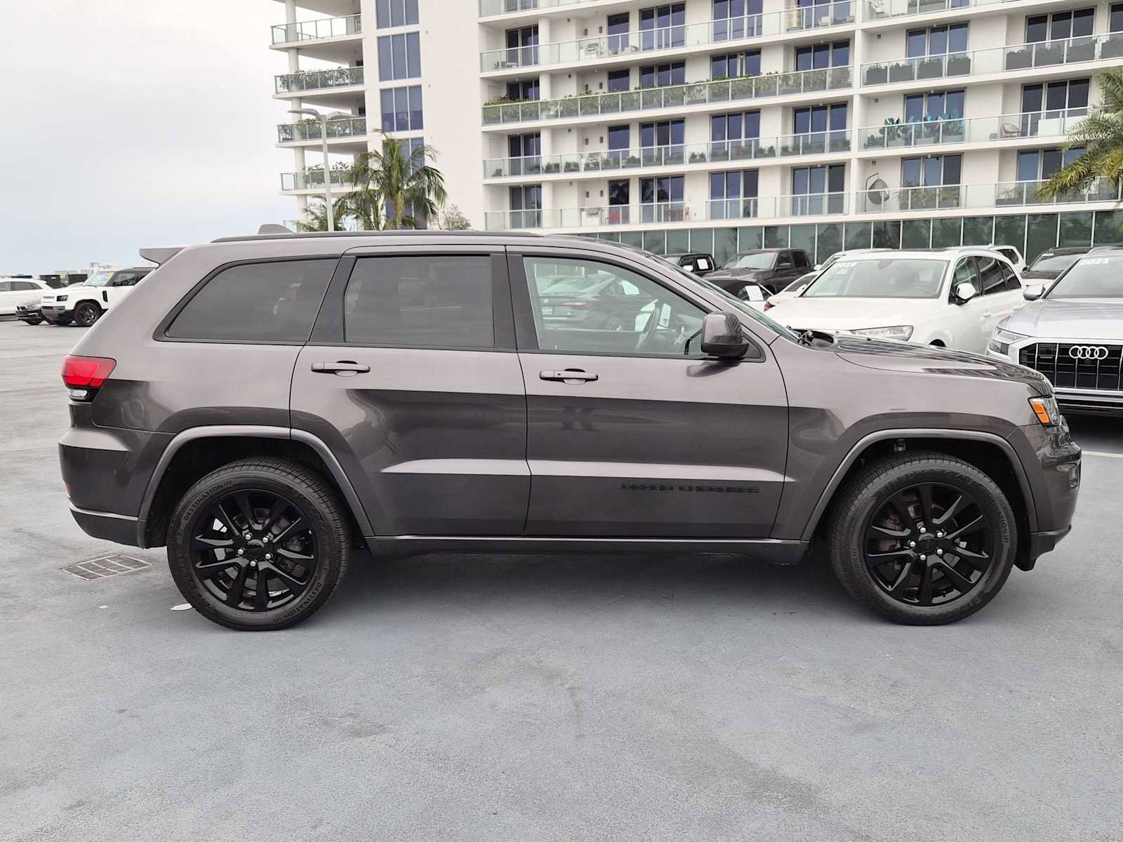 Used 2019 Jeep Grand Cherokee Altitude image 7