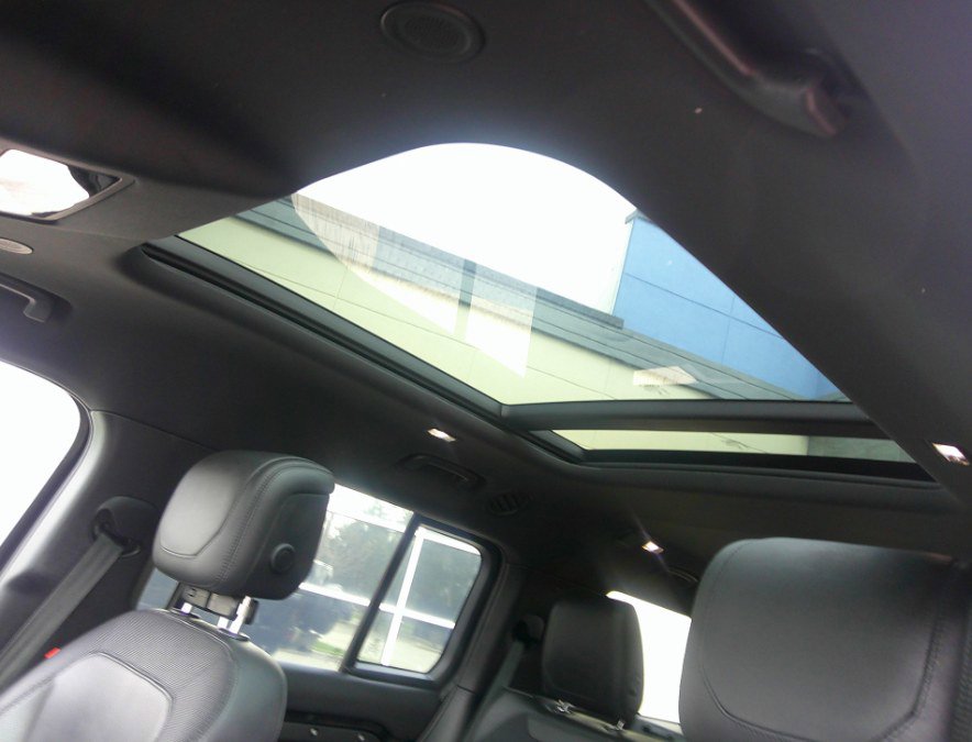 Used 2023 Land Rover Defender 130 X-Dynamic SE image 85