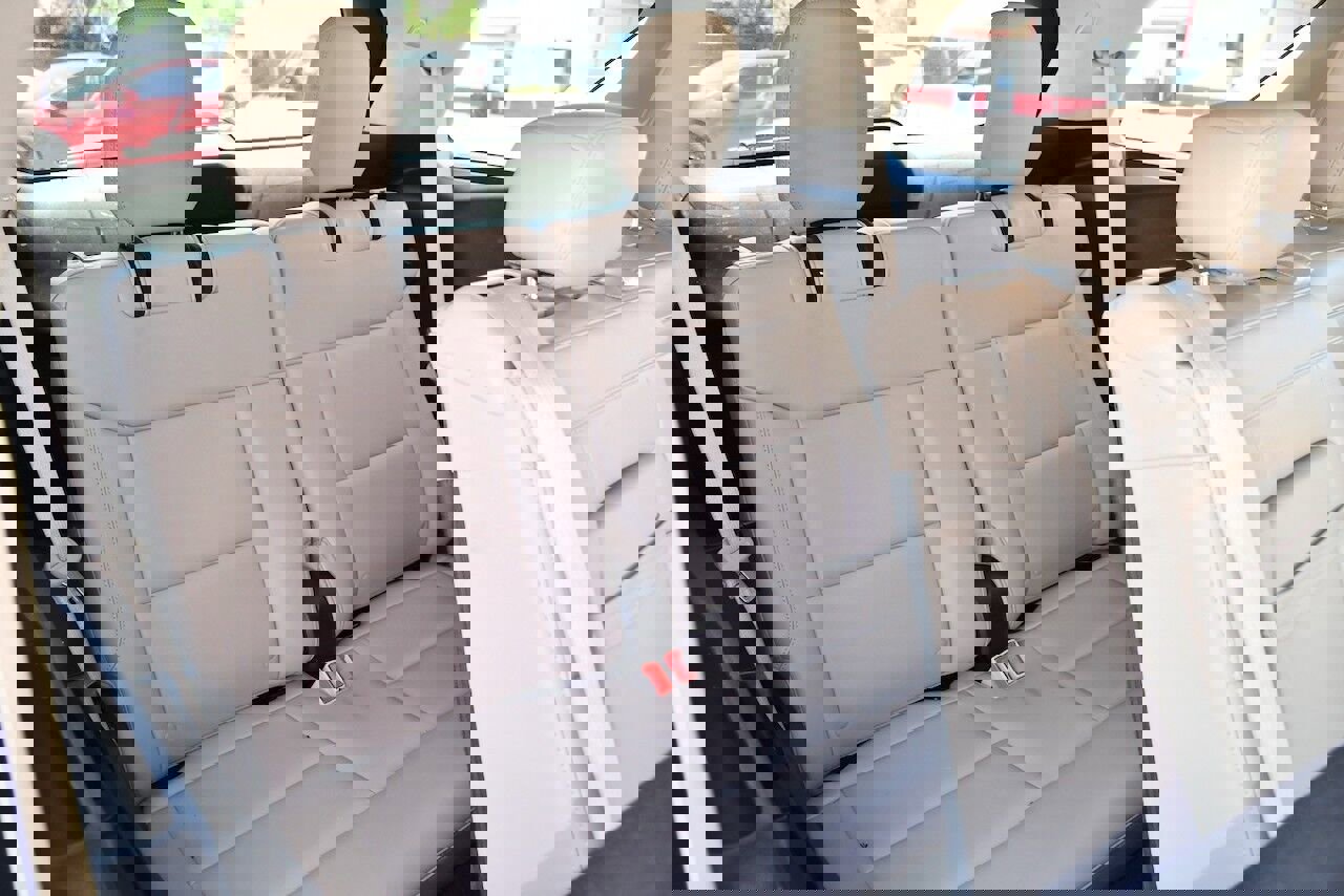 Used 2024 Ford Explorer XLT w/ Equipment Group 202A image 15