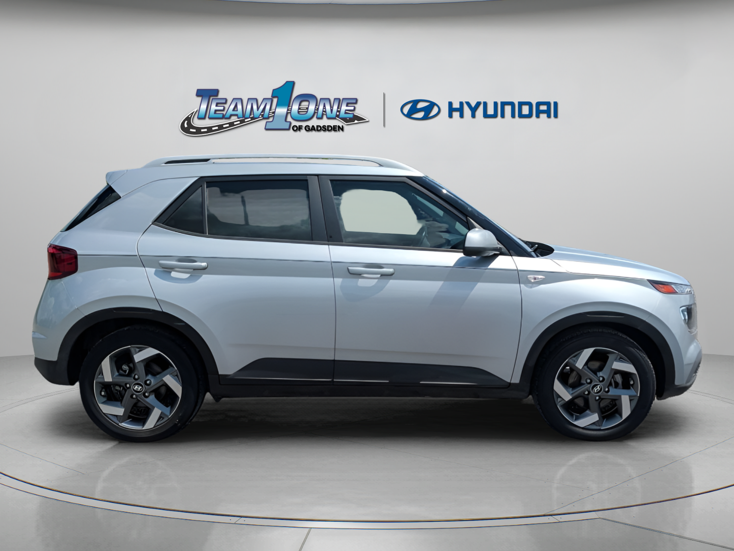 Used 2022 Hyundai Venue SEL FWD image 9