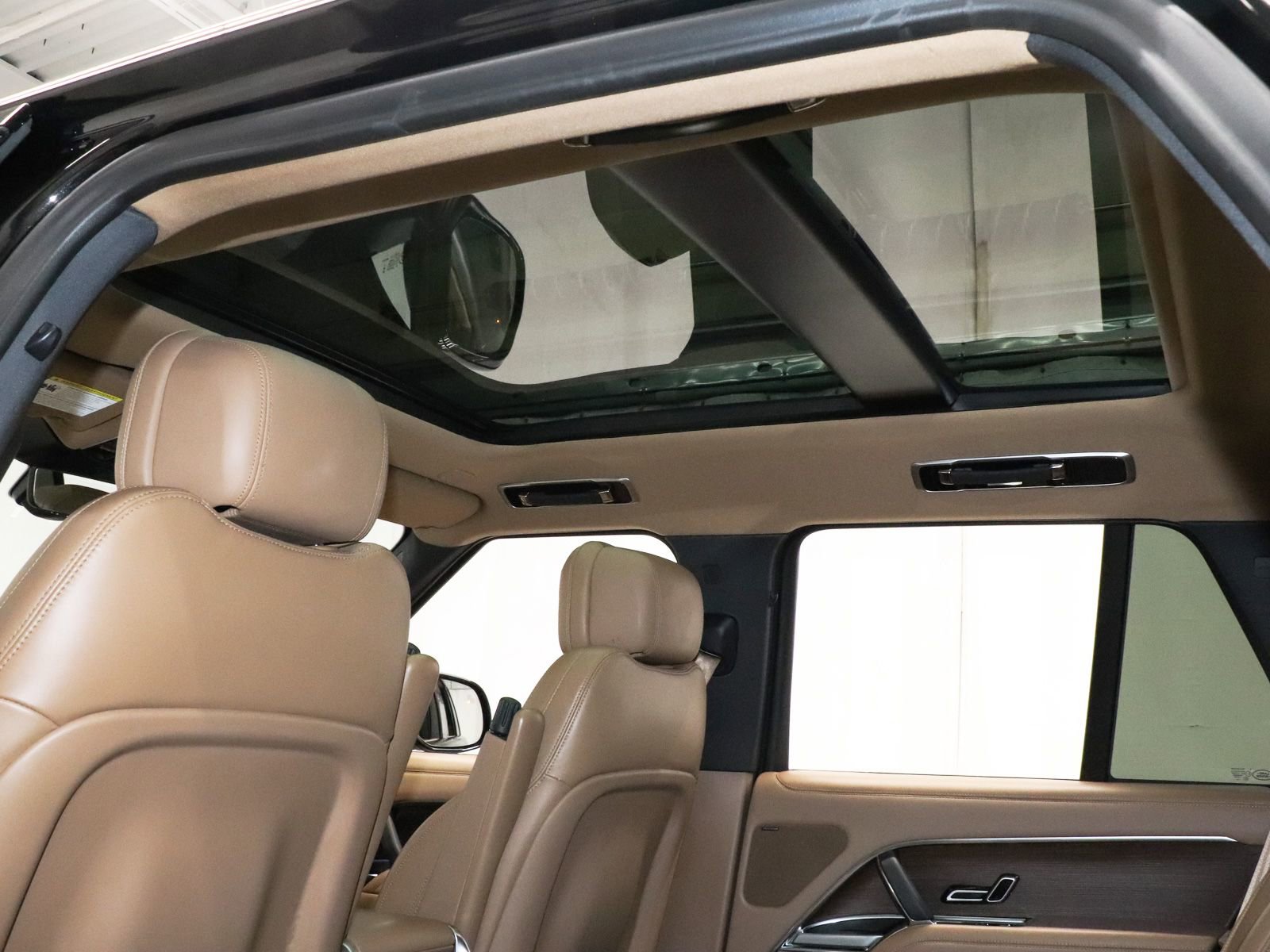 Used 2023 Land Rover Range Rover SE image 24