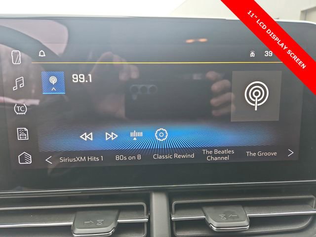 Used 2025 Chevrolet Trax LT w/ LT Convenience Package image 13