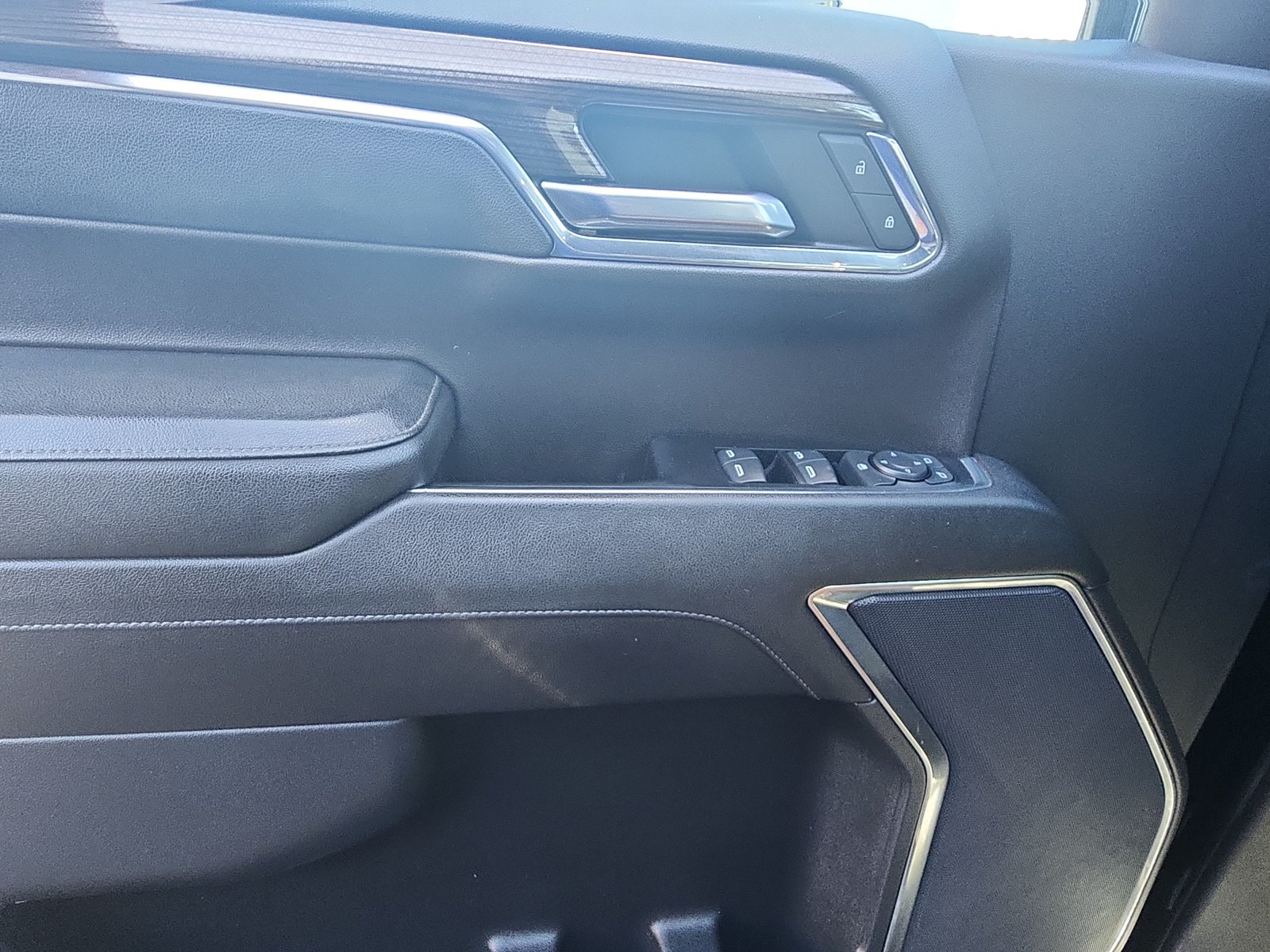 Used 2023 Chevrolet Silverado 1500 LT AWD/4WD image 18