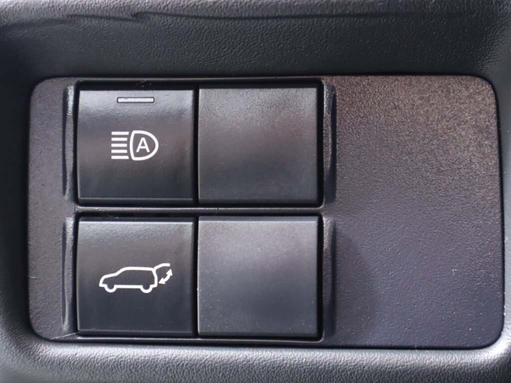 Used 2021 Toyota Highlander LE image 10