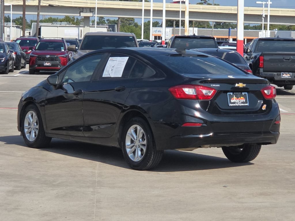 Used 2019 Chevrolet Cruze LS w/ LS Convenience Package FWD image 4