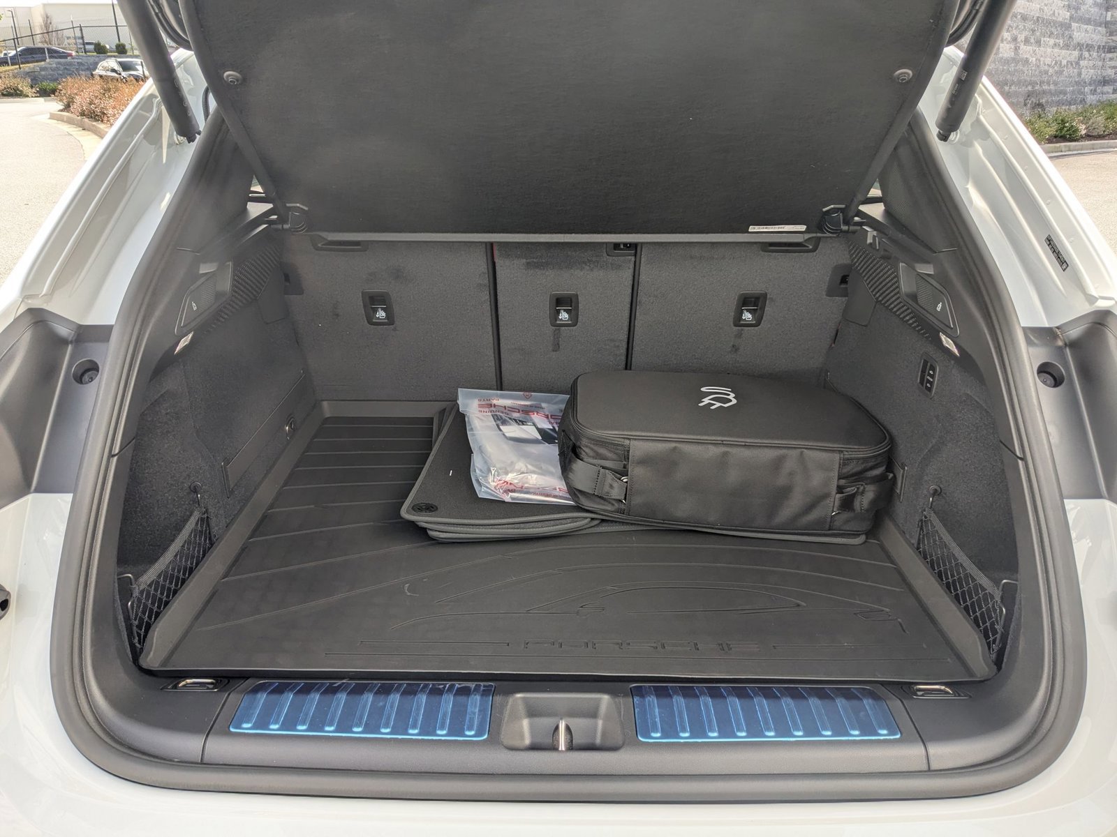 New 2025 Porsche Macan 4S Electric image 22